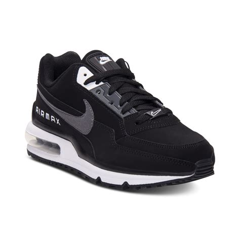 nike black trainers men's